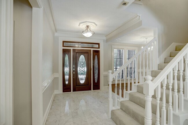 Building Photo - Beautiful 4 Bedroom 3 Bathroom Home Locate...
