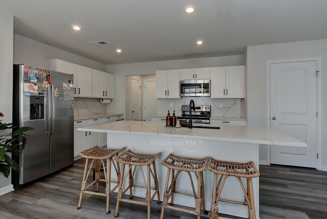 Building Photo - Stunning 4BD/2.5BTH 2-Story Single Family ...