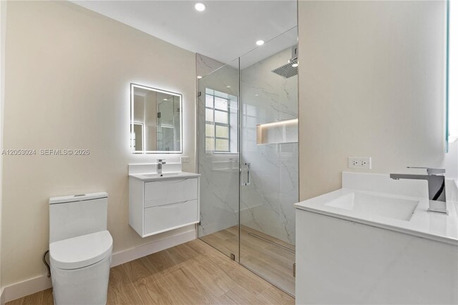 Building Photo - 516 Gerona Ave