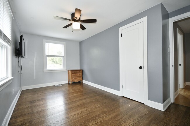 Building Photo - Beautiful 3 Bedrooms, 1 bathroom House Available Now!