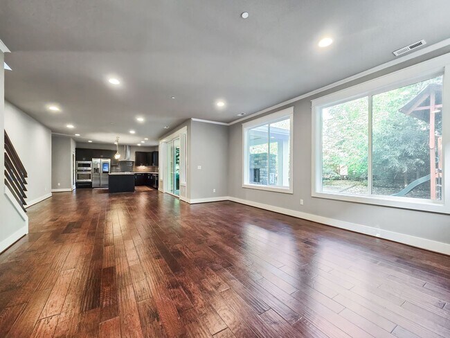 Building Photo - Modern 5-Bedroom Kirkland Home with Solar ...