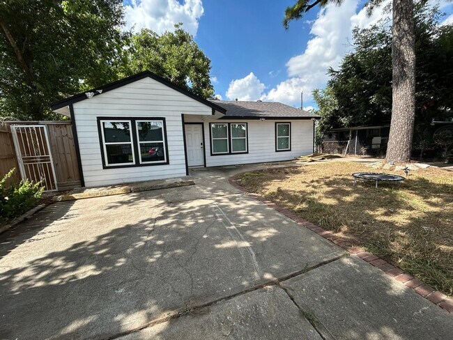 Primary Photo - 5305 Southlea St