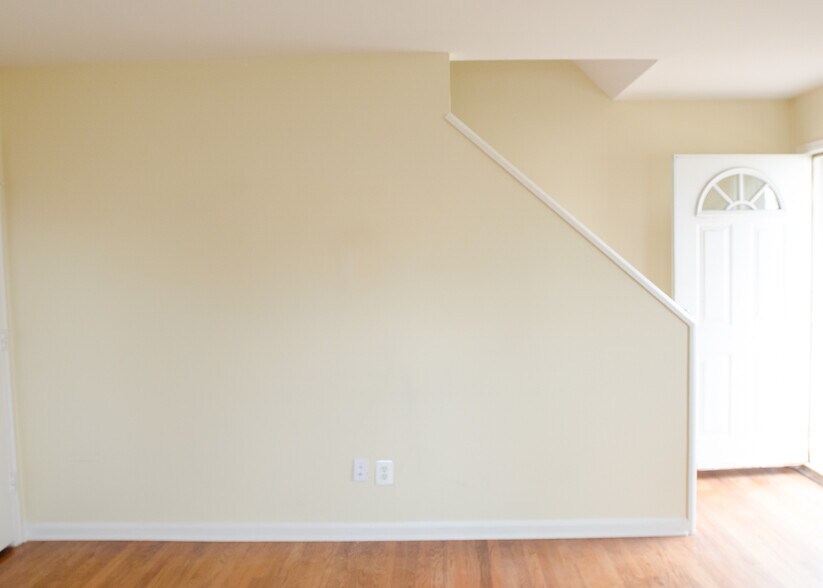 Living Room - 3332 Coolidge Hwy