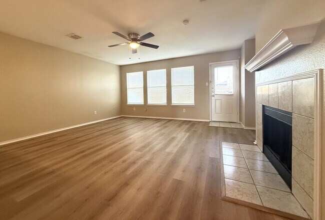 Building Photo - Coming Soon! 3 Bedroom, 2 bath open concept In Lancaster