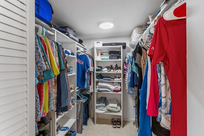 Building Photo - 5188 Oakhill Ln