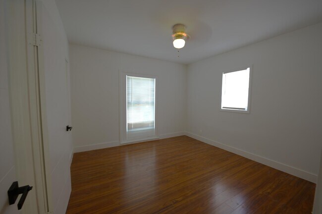 Building Photo - 717 N E St