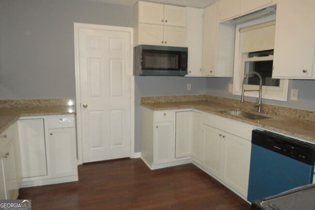 Building Photo - 1105 Hampton Rd