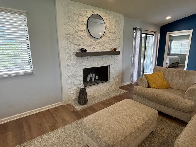 Building Photo - 30 Sea Harbor Dr W