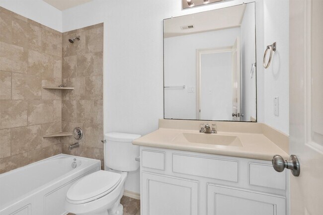 Building Photo - 2730 Donellan Dr