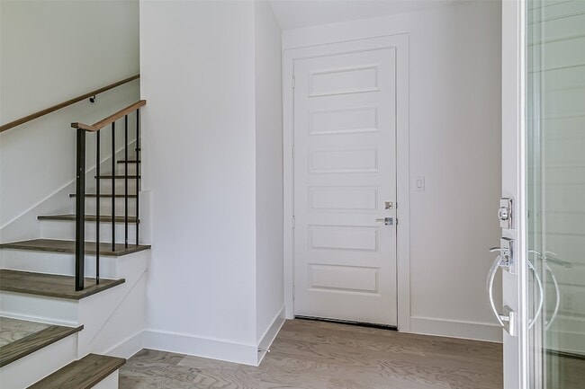 Building Photo - 6028 Lewis St