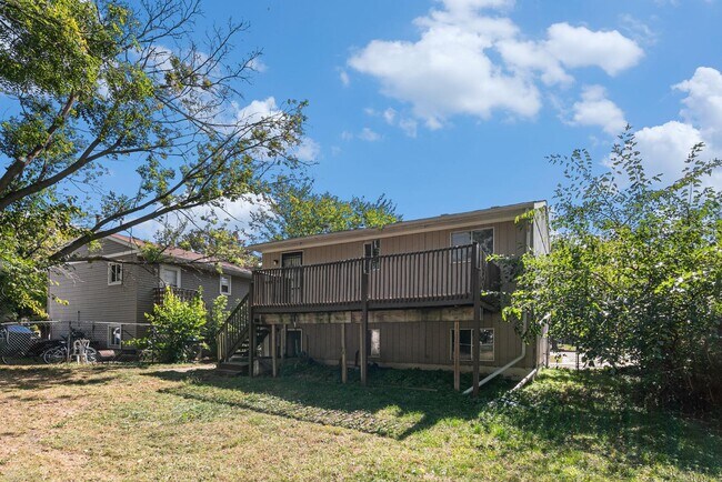 Building Photo - 4434 E Willoughby Rd