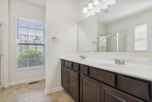 Building Photo - 7885 Waggoner Trace Dr