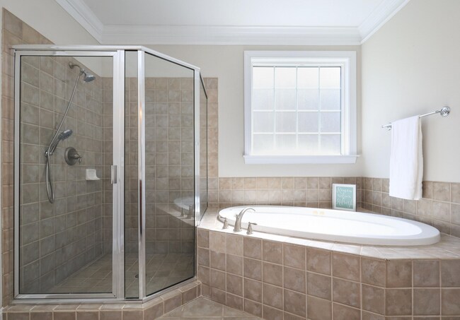 Building Photo - 8417 Henderson Rd