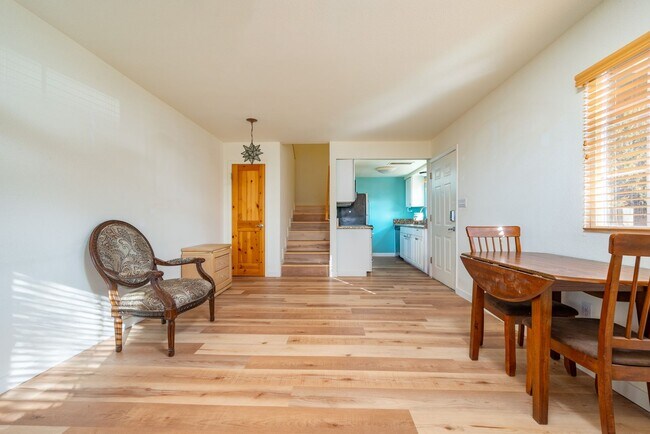 Building Photo - Available Now this Lovely One Bedroom Condo