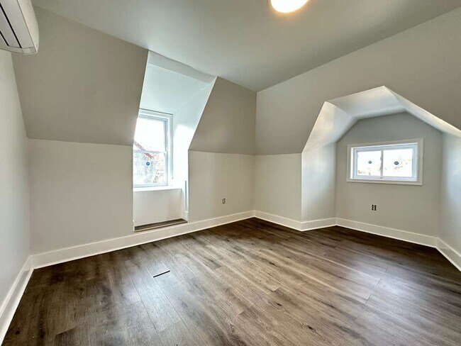 Building Photo - 1408 S 58th St