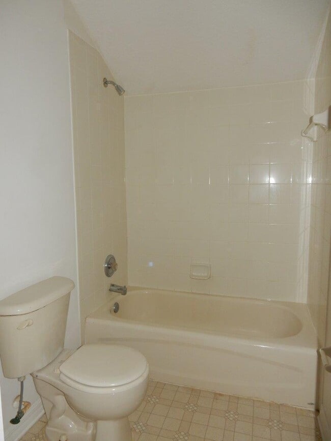 Building Photo - Nice 4/2 Two-Story Home in Seminole County...