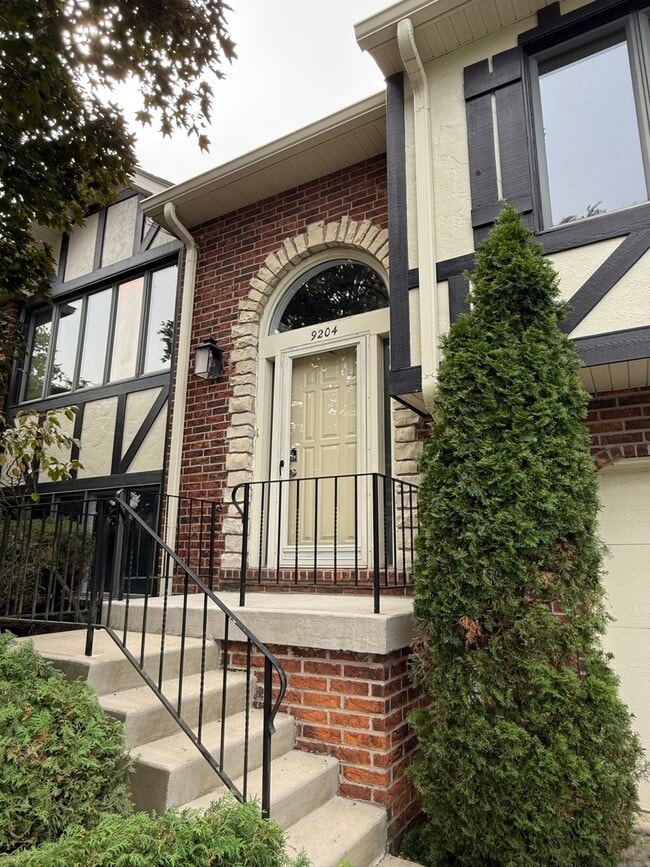 Building Photo - 9204 Drummond Dr