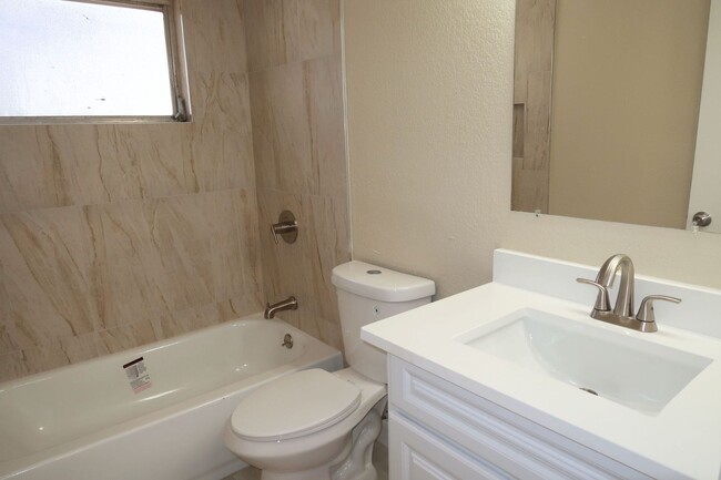 Building Photo - 7160 Lenape Cir