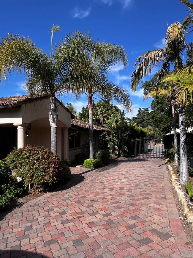 Building Photo - Montecito Property with a View and a Pool ...