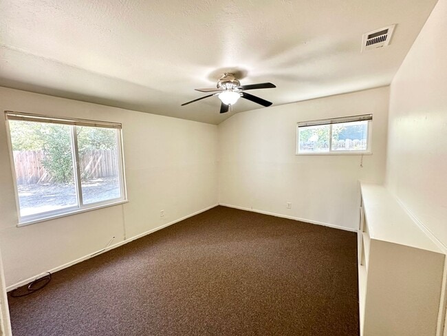 Building Photo - Super close to UC Davis and University Shopping mall-- 4 bedrooms and 2 bathrooms