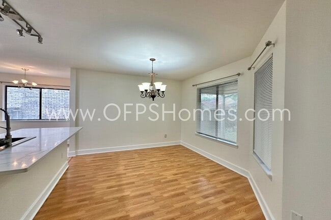 Building Photo - 3935 Balsam Dr