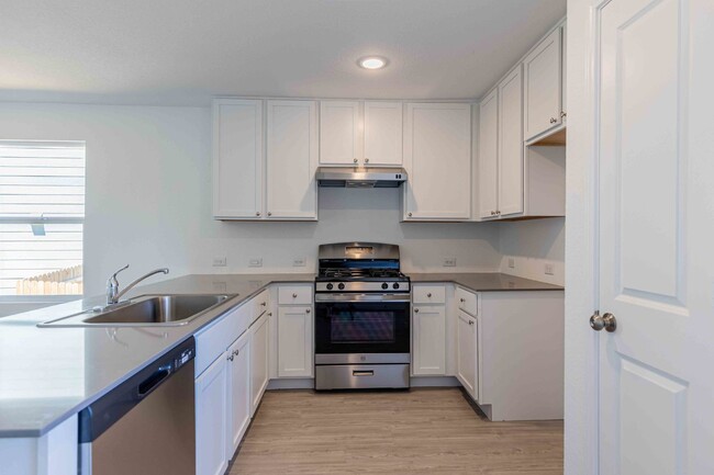 Building Photo - 9143 Coronal Rings