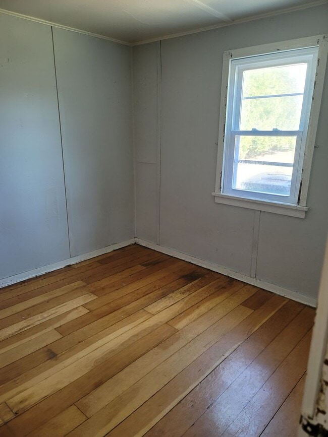 Building Photo - 1 Bed 1 Bath Single Family Home in Wisconsin Rapids