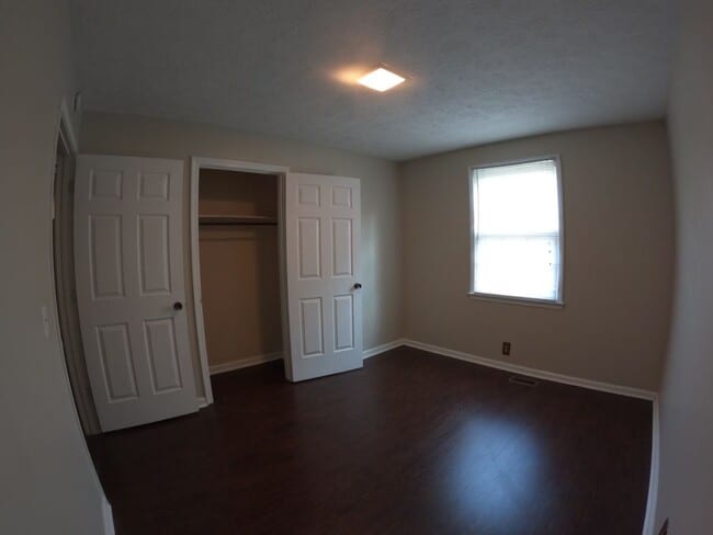 Building Photo - 705 Heritage Square Dr