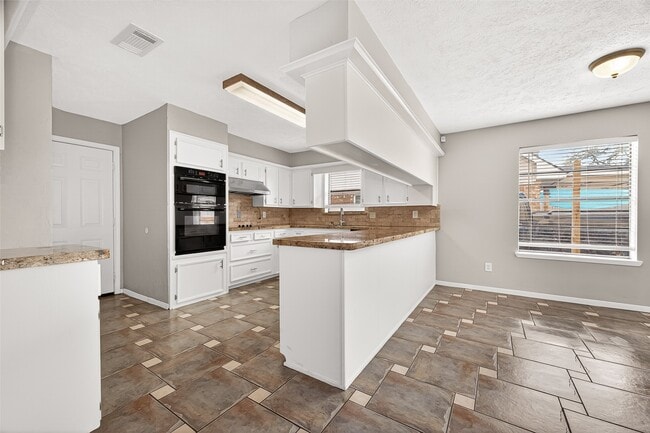 Building Photo - 21318 Park Brook Dr