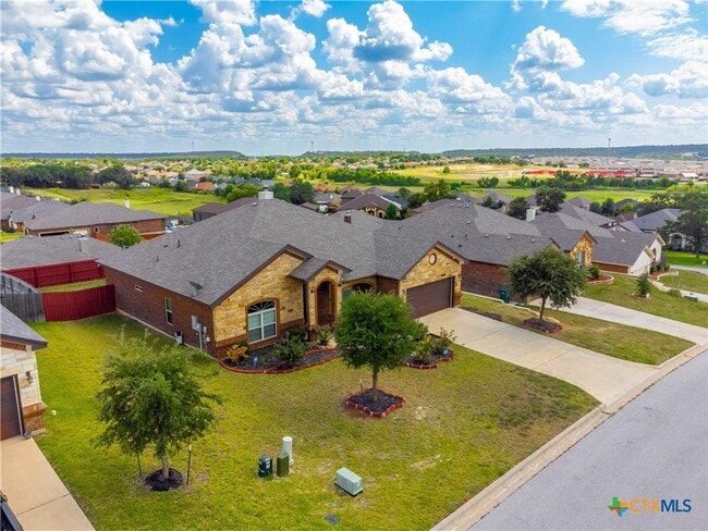 Building Photo - 2033 Catkins Ln