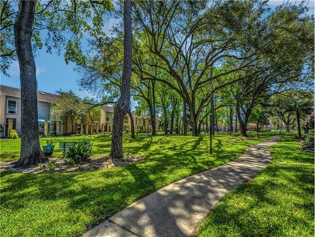 Building Photo - 746 Country Pl Dr