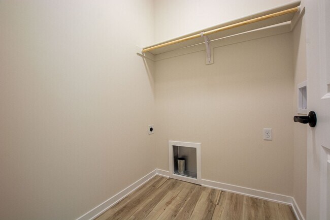Building Photo - 7118 N 79th Ct