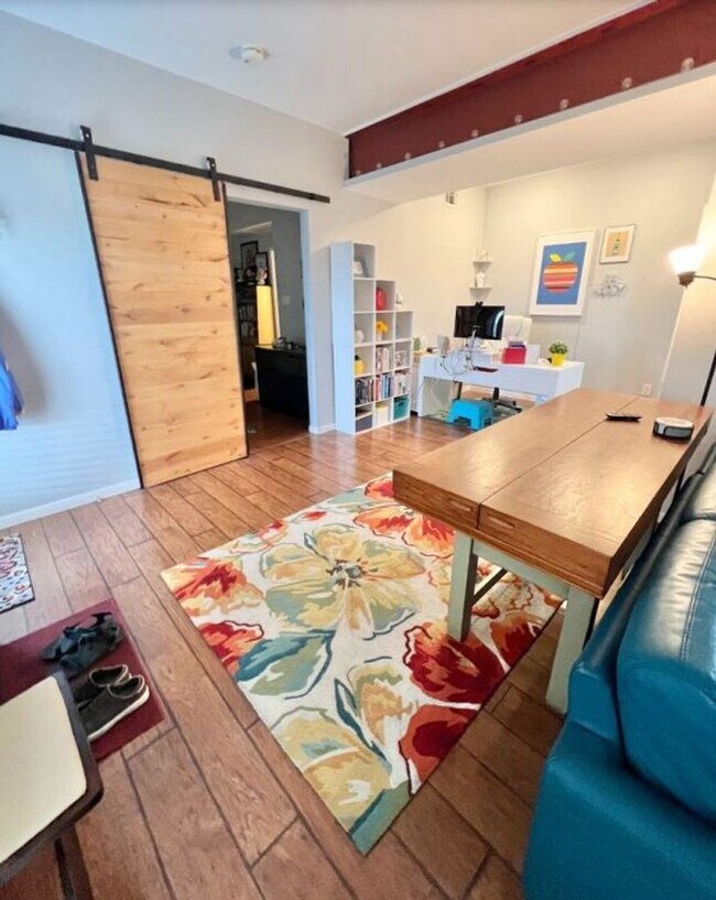 Building Photo - K625 - Treehouse # 116