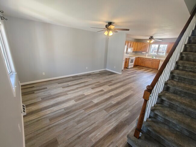 Living - 109 N Oak St