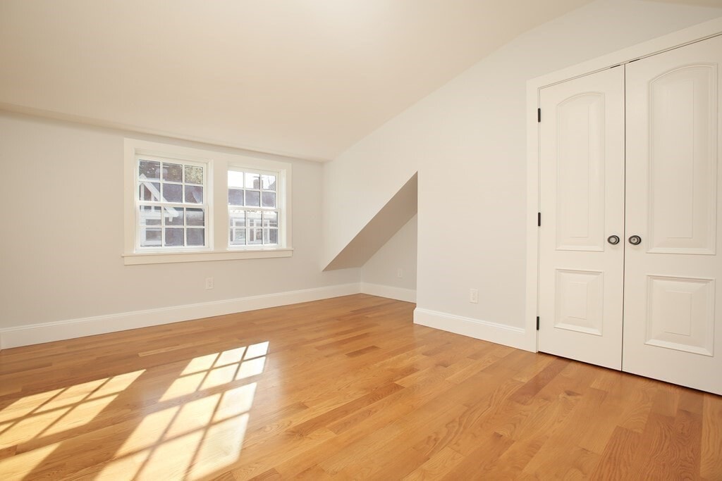 Building Photo - 11 Hilliard St