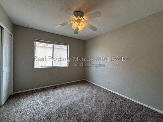 Building Photo - 3725 E Taro Ln