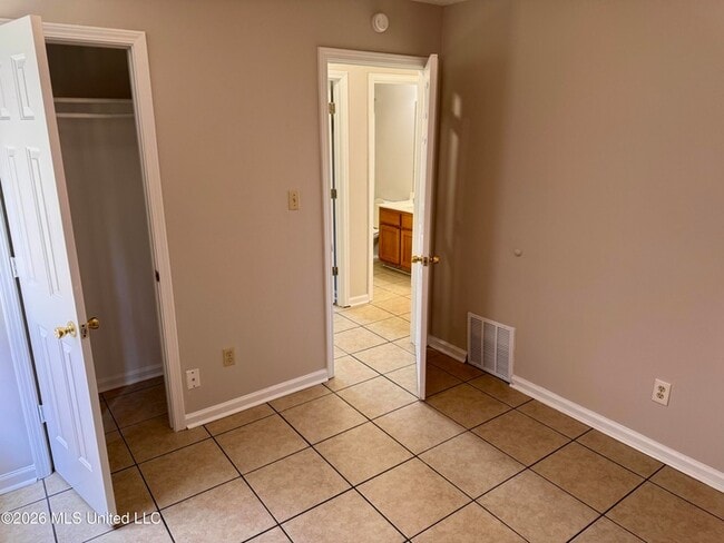 Building Photo - 7011 Hampton Dr