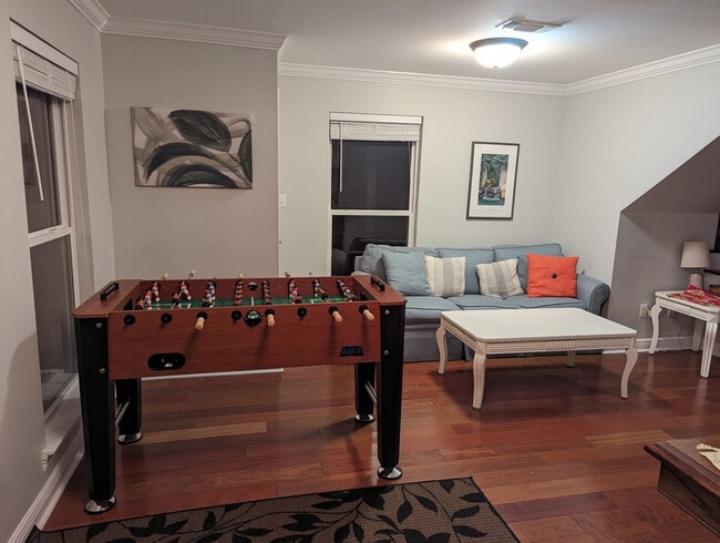 Building Photo - 1317 Beards Cove Dr