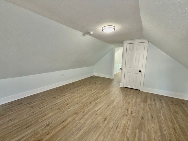 Building Photo - 5912 Elmwood Ave