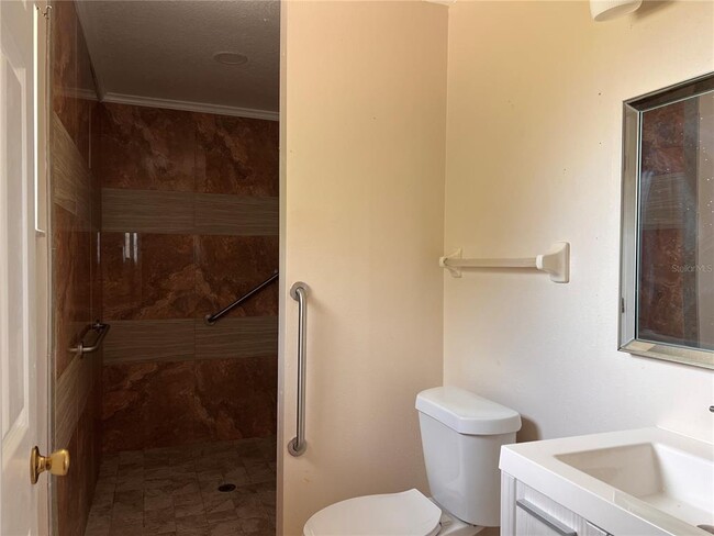 Building Photo - 3900 Oak Pointe Blvd