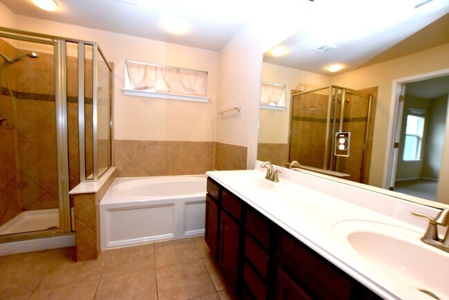 Building Photo - Buda Living Done Right—Space, Flexibility & Location