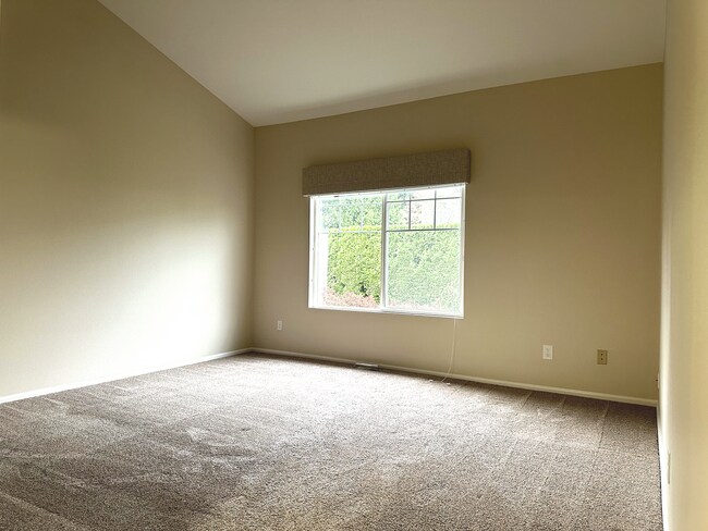 Building Photo - Elegant Gated Townhome with Main-Floor Primary Suite at Marina Pointe Kent