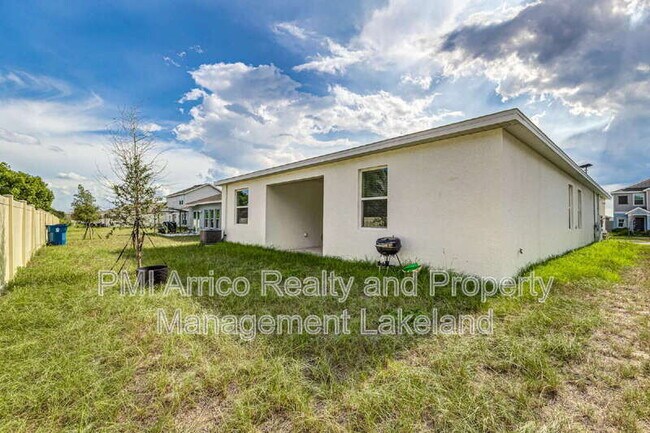 Building Photo - 1121 Deepwater Cir
