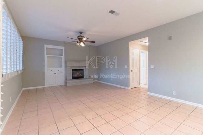 Building Photo - 2326 Carriage Dr