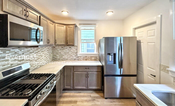 Building Photo - 1442 Hamlet St