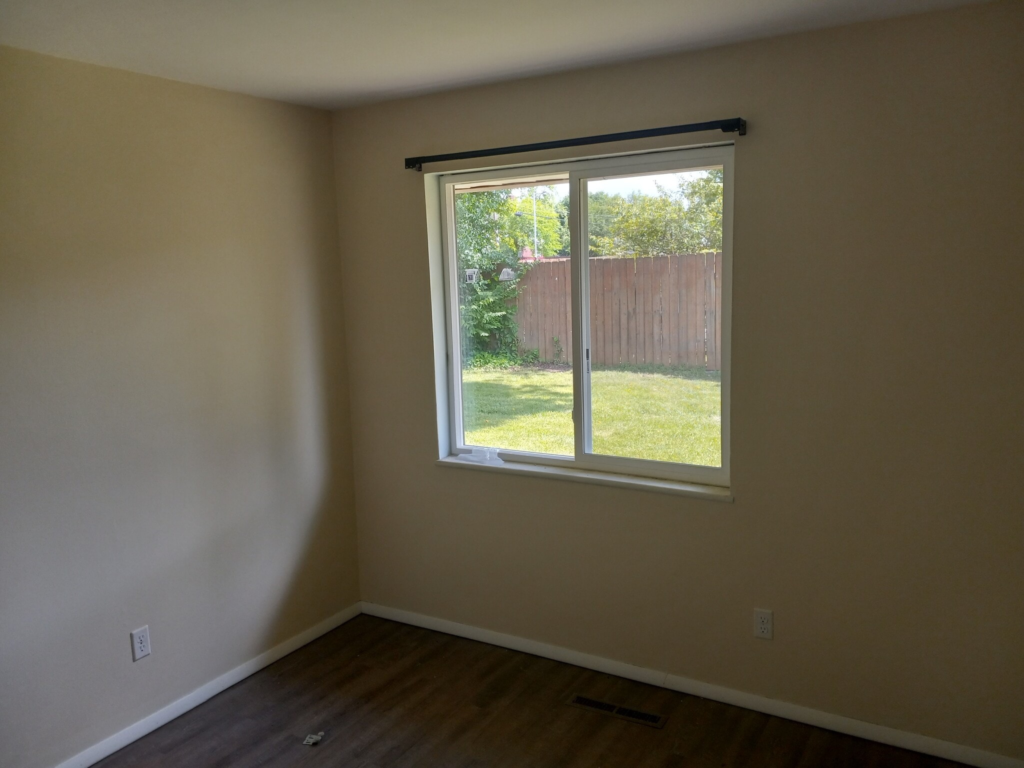Building Photo - 3856 Longridge Dr