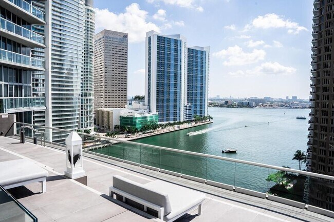 Building Photo - 495 Brickell Ave