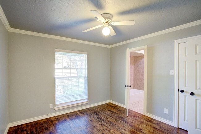 Building Photo - Available August 1st | 4 Bedroom Home with...