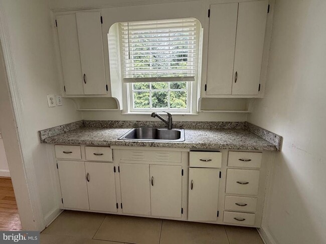 Building Photo - 2115 N Potomac St