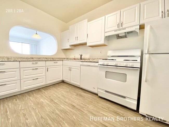 Building Photo - 350 N Oakhurst Dr